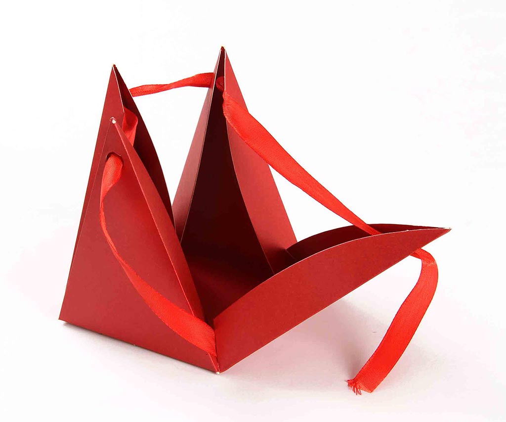 Triangular Wedding Party Favor Box in Red Color - Click Image to Close