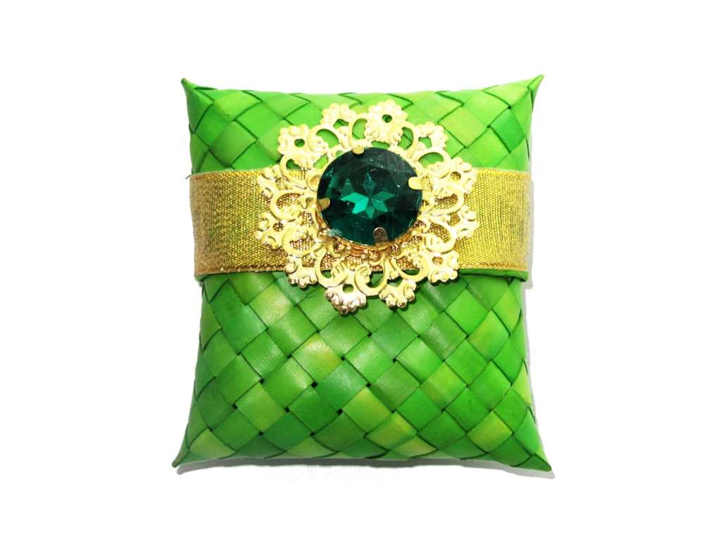 Weaved Green broached Gift Pouch - Click Image to Close