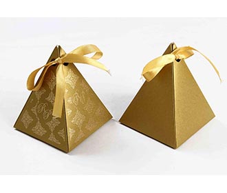 Triangular Wedding Party Favor Box in Golden Color