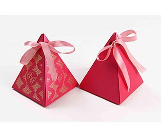 Triangular Wedding Party Favor Box in Pink Color