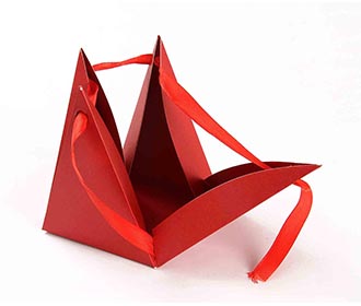 Triangular Wedding Party Favor Box in Red Color