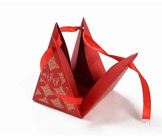 Triangular Wedding Party Favor Box in Red Color
