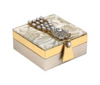 Wedding Favor Shagun Box with Golden Kundan Accessory