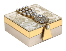 Wedding Favor Shagun Box with Golden Kundan Accessory